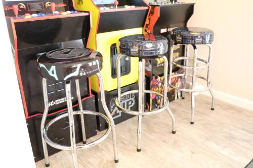 Cowboy Den-Hot Tub-Game Room-Pet Friendly-No Pet Fees!