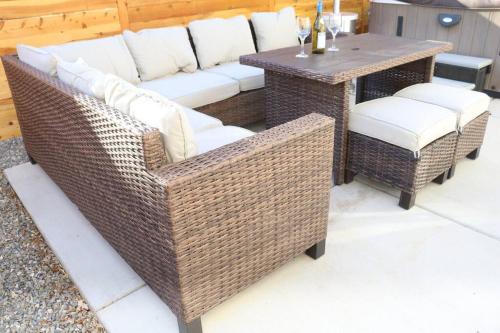 Cowboy Den-Hot Tub-Game Room-Pet Friendly-No Pet Fees!