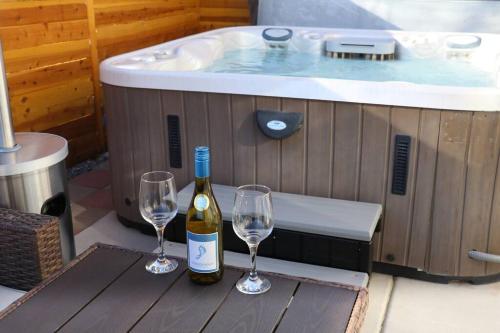 Cowboy Den-Hot Tub-Game Room-Pet Friendly-No Pet Fees!