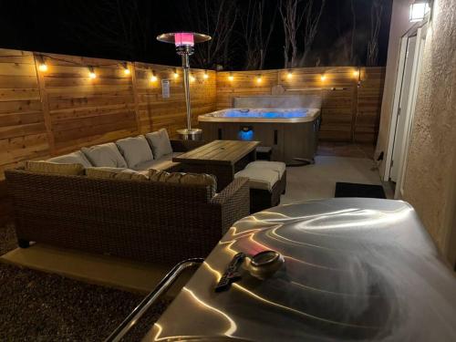 Cowboy Den-Hot Tub-Game Room-Pet Friendly-No Pet Fees!