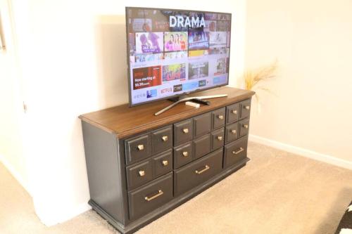 Cowboy Den-Hot Tub-Game Room-Pet Friendly-No Pet Fees!