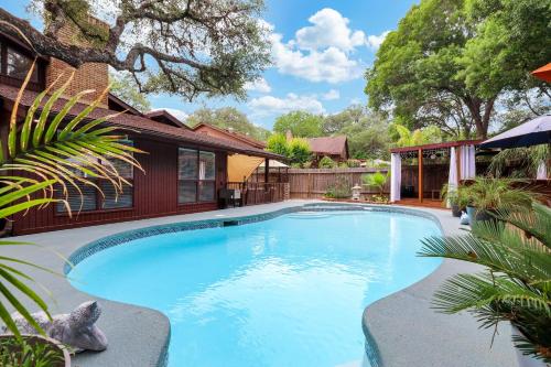 Rakuen - A Birdy Vacation Rental in San Antonio, USA