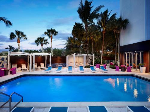 สระว่ายน้ำ, อะลอฟต์ ไมอามี เดดแลนด์ (Aloft Miami Dadeland) near สวนแมธทีสันแฮมม็อก