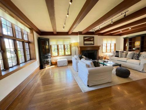 Timeless Tudor w/ Game Room, Pool Table & Hot Tub Timeless Tudor w/ Game Room, Pool Table & Hot Tub