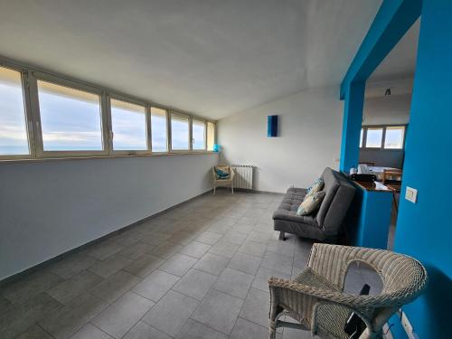 One-Bedroom Apartment image 7