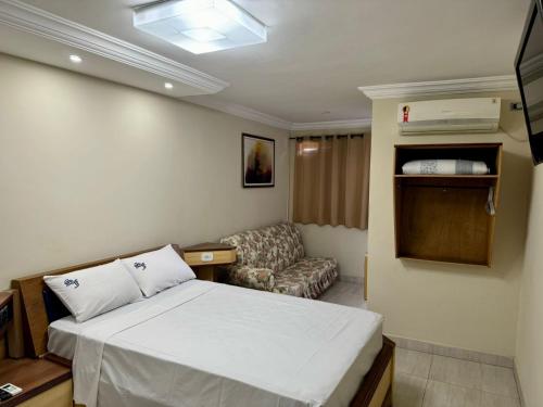 Standard Double Room image 10