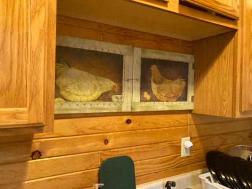 Triple Oaks Bunkhouse in Broken Bow, USA