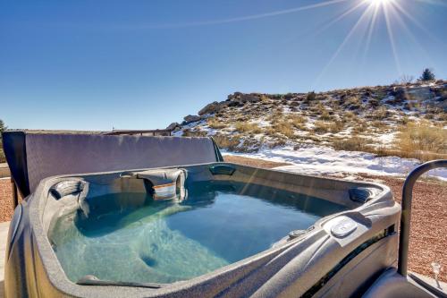 Pueblo Five Star Pikes Peak View Home with Hot Tub in Pueblo West, USA