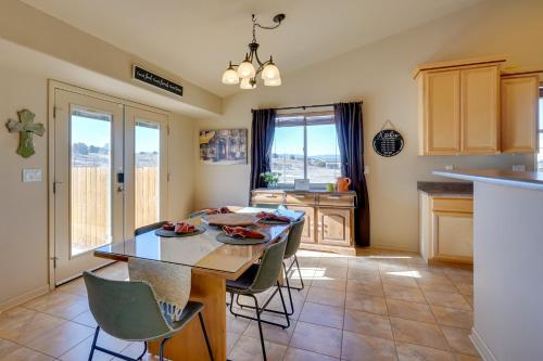 Pueblo Five Star Pikes Peak View Home with Hot Tub in Pueblo West, USA