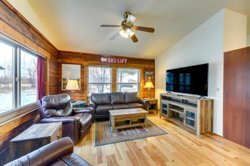 B&B Driggs - Charming Duplex with Patio 12 Mi to Grand Targhee! - Bed and Breakfast Driggs