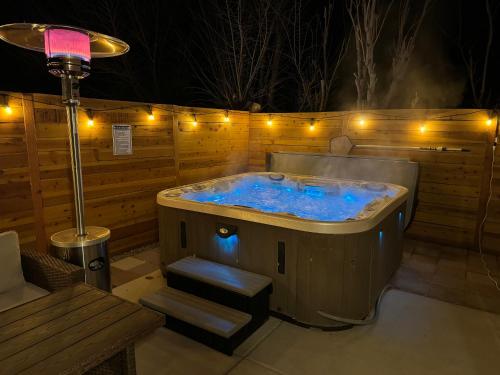 Cowboy Den-Hot Tub-Game Room-Pet Friendly-No Pet Fees!