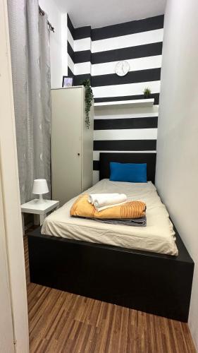 Fancy Partition Room Near Mashreq Metro / SZ Road - image 14