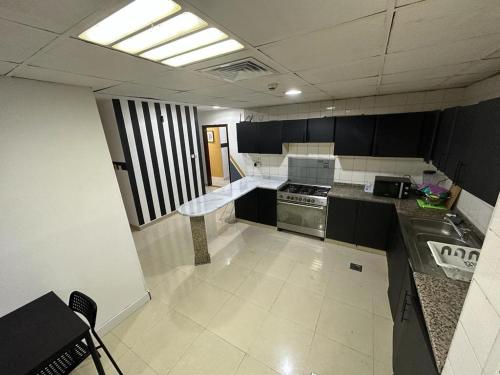 Fancy Partition Room Near Mashreq Metro / SZ Road - image 3