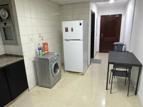 Fancy Partition Room Near Mashreq Metro / SZ Road - image 9