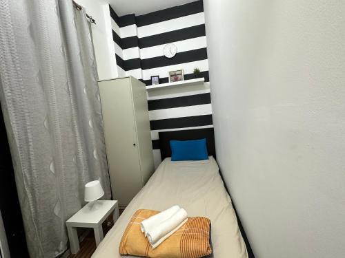 Fancy Partition Room Near Mashreq Metro / SZ Road, Dubai (foto 3)