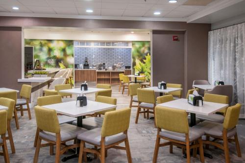 Food and beverages, Four Points by Sheraton Alexandria in Alexandria (LA)