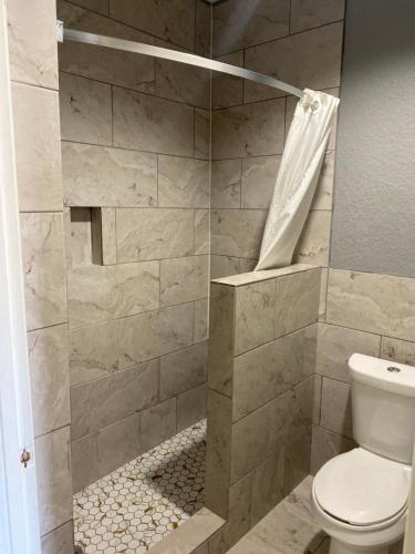 King Suite room in Island Suites Hobby Airport