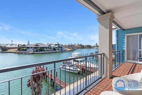 浴室, Villa 55 by the Waters Edge in 曼哲拉城