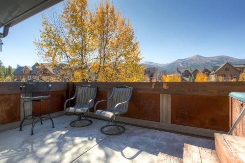 A Downtown Gem - Townhome with Ski Resort Views, Private Hot Tub, Dog-Friendly! MAIND