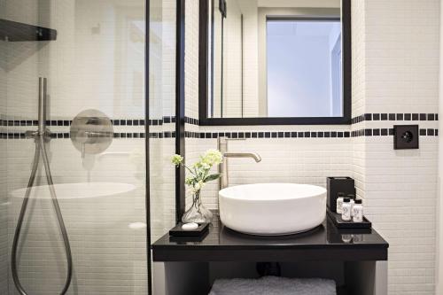 Best Western Paris Gare Saint Lazare - image 9