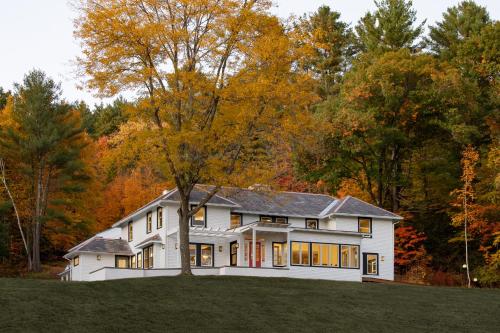 Shelburne Springs Hotel