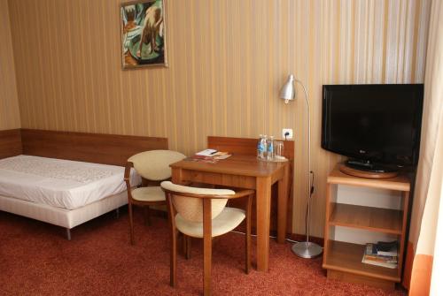 2 twin beds
