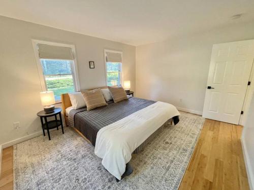 Quiet Family Friendly Home w/ Backyard [Owls Nest]