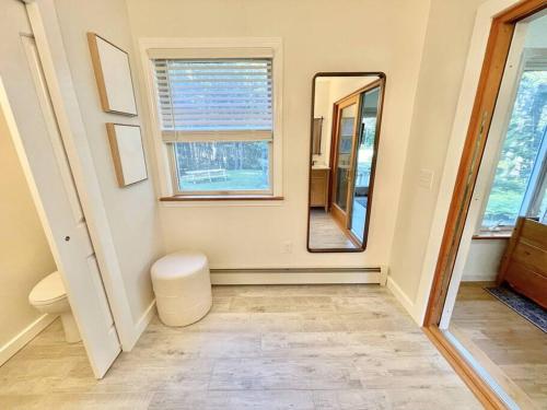 Quiet Family Friendly Home w/ Backyard [Owls Nest]