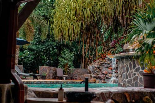 Luxury Cabin with Jacuzzi and Pool in La Fortuna