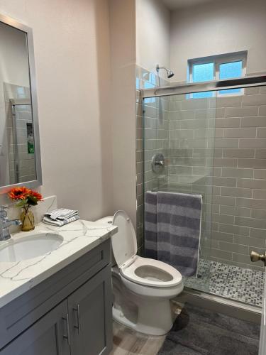 PRIVATE ROOM IN NEW APPARTMENT WITH FULL BATH in Los Angeles, USA
