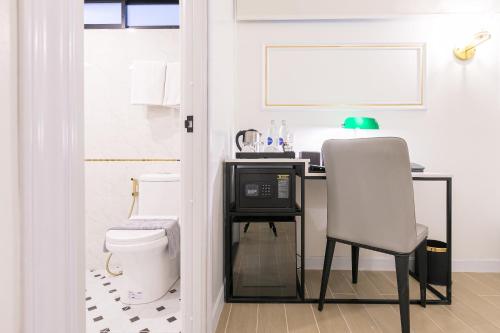 room detail thumbnail 2