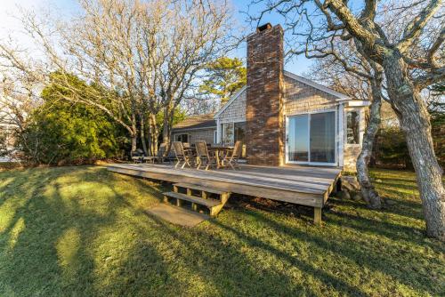 Private Beach Waterfront Oak-Bluffs Family Cottage