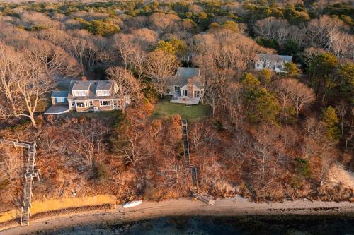 Private Beach Waterfront Oak-Bluffs Family Cottage