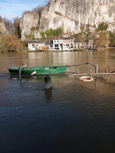 Pieds dans l'eau Private Wellness Bordure de Meuse