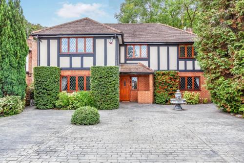 Old Slade Cottage - Train to London 30mins, Heathrow 15mins away,Free Parking - En-suit rooms, Buckinghamshire