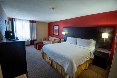 Holiday Inn Express Hotel & Suites Chatham South, an IHG Hotel