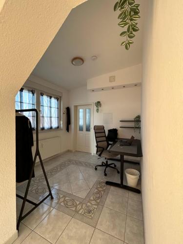 共用Lounge/電視區, Parkplatze, Einzelbetten, 2 Balkone, fast Wi-Fi 100 Mbit, Homeoffice, Aufzug, lichtdurchflutet, Pano in 埃爾倫塞