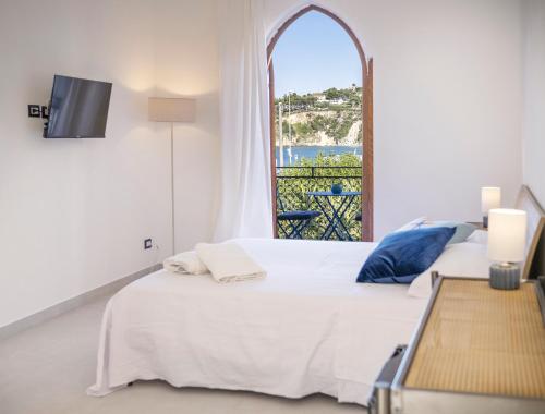 Double Room with Balcony room in Casa Le Tartane Guidaloca a un passo dal mare