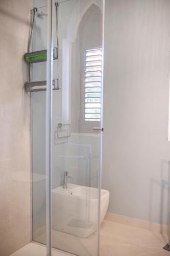 Double Room with Balcony image 1