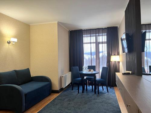 Suite with Mountain View image 5