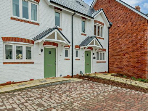 3 Bed in Lulworth Cove 91200