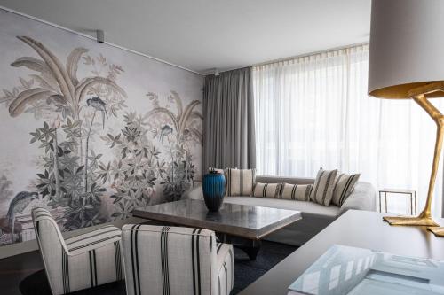 1 king bed, 1 sofa bed