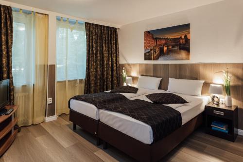 Hotel Hanseat Hamburg - Free Parking, Hamburg