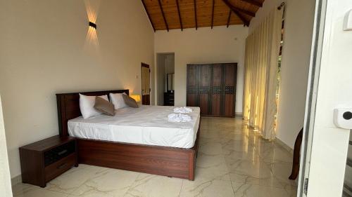 Superior King Room image 3