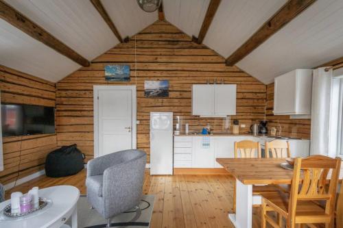 Kitchen, Explorers Cabin Lofoten Edge in Tind
