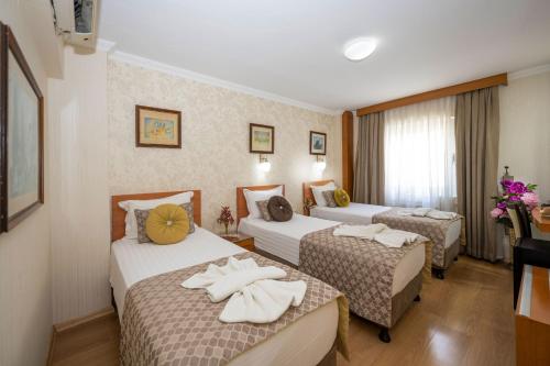 Standard Triple Room image 2