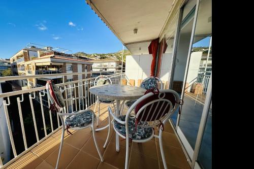 Apartment with terrace near beach 2