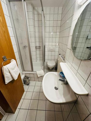 Single Room with Shower room in BFF Airport Messe Schlaf - Düsseldorf