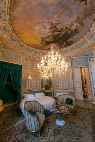 Superior King Room image 2