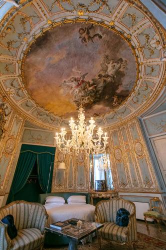 Superior King Room image 3
